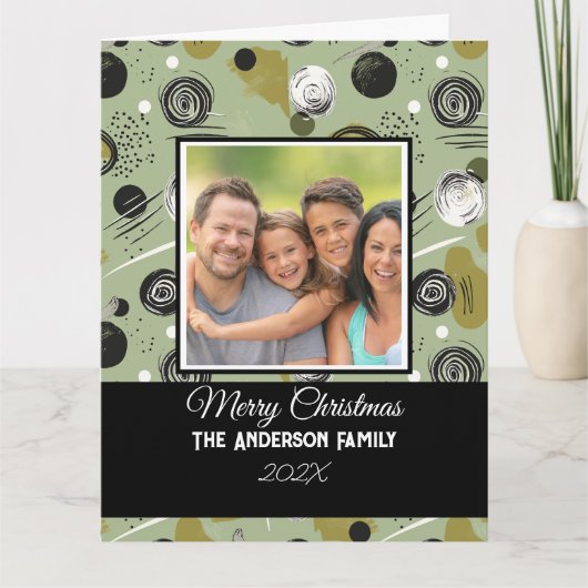 Modern Green Boho Abstract Christmas Family Photo カード (正面)