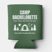Modern Green Camp Bachelorette Weekend 缶クーラー (裏面)