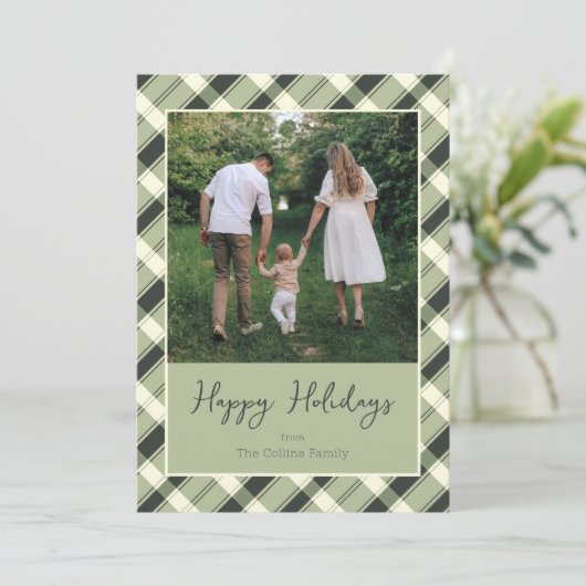 Modern Green Plaid Script Photo Happy Holidays シーズンカード (スタンド正面)