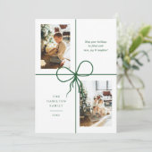Modern Green Ribbon Bow Wrap 2 Photo Christmas シーズンカード (スタンド正面)