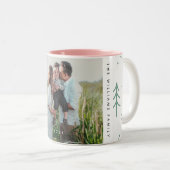 Modern Green Tree Family Photo Holiday ツートーンマグカップ (正面右)