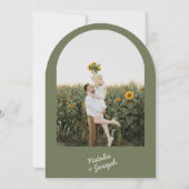 Modern Green Whimsical Summer Photo Wedding Arched 招待状 (裏面)