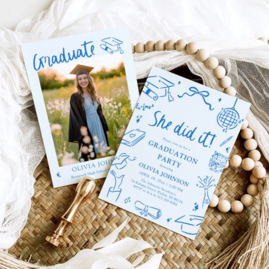 Modern Hand Drawn She did it Blue Graduation Party 招待状