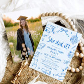 Modern Hand Drawn She did it Blue Graduation Party 招待状