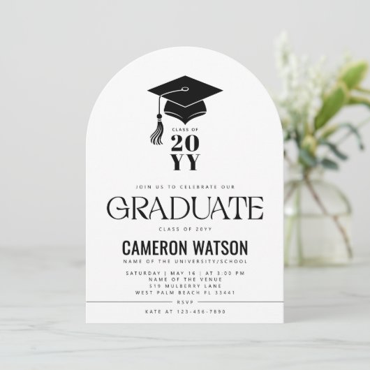 Modern Hat and Tassel Graduation Party 招待状 (スタンド正面)