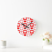 Modern Heart Pattern Wall Clock - Red and Pink ラウンド壁時計 (ホーム)