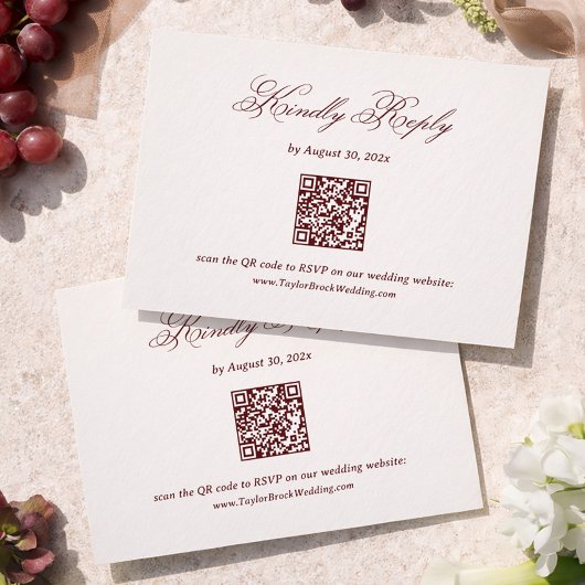Modern Ivory and Burgundy Wedding RSVP Qr Code エンクロージャーカード
