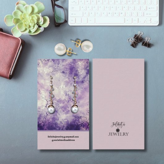Modern Lavender Colored Earring Display 名刺
