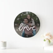 Modern Love Bow Typography Couple Custom Photo ラージ壁時計 (ホーム)