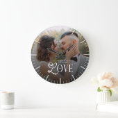 Modern Love Custom Wedding Photo Couples Monogram ラージ壁時計 (ホーム)