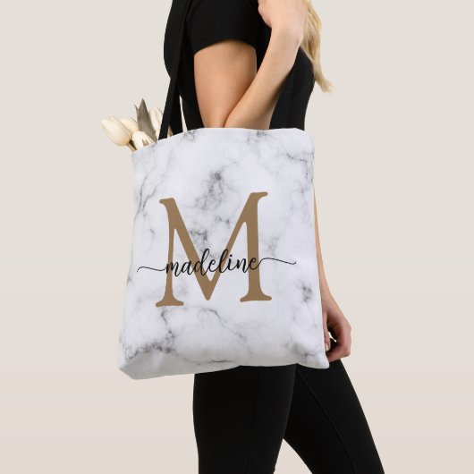 Modern Marble Gold Girly Script Monogram トートバッグ (クローズアップ)
