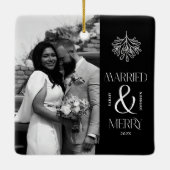 Modern Married and Merry Newlywed Bow Christmas セラミックオーナメント (裏面)