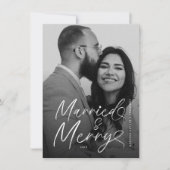 Modern Married and Merry Newlywed Script Christmas シーズンカード (正面)