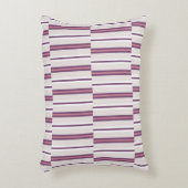 Modern Mauve and Plum Stripe アクセントクッション (正面(垂直))