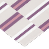 Modern Mauve and Plum Stripe テーブルクロス (アングル)