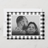 Modern Merry and Married Newlywed Plaid Christmas シーズンカード (正面)