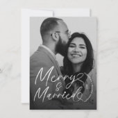 Modern Merry and Married Newlywed Script Christmas シーズンカード (正面)