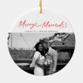 Modern Merry and Married Newlywed Script Christmas セラミックオーナメント (裏面)