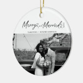 Modern Merry and Married Newlywed Script Christmas セラミックオーナメント (左)