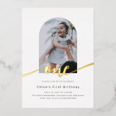 Modern Minimal Arch Photo First Birthday 箔招待状 (正面)