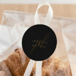 Modern Minimal Elegant Script Monogram Wedding ラウンドシール<br><div class="desc">Modern Minimal Elegant Script Monogram Wedding Classic Round Sticker Add a touch of elegance to your wedding with these modern, minimalist, and elegant script monogram classic round stickers. Crafted in classic black and copper colors, these stickers are perfect for sealing invitations, favor bags, or adding a personalized touch to any...</div>
