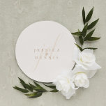 Modern Minimal Elegant Script Monogram Wedding ラウンドシール<br><div class="desc">Modern Minimal Elegant Script Monogram Wedding Classic Round Sticker Add a touch of elegance to your wedding with these modern, minimalist, and elegant script monogram classic round stickers. Crafted in classic boho (white linen) and Muesli colors, these stickers are perfect for sealing invitations, favor bags, or adding a personalized touch...</div>