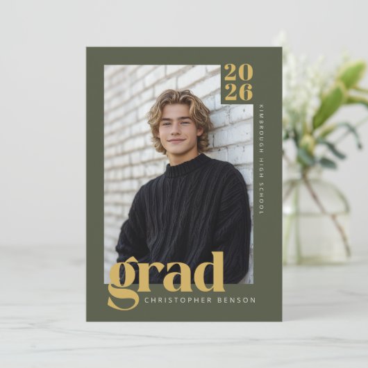 Modern Minimal Olive Green Gold Photo Graduation 招待状 (スタンド正面)