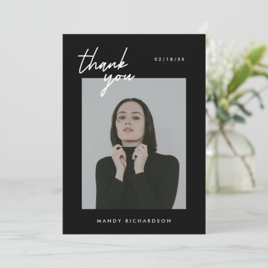 Modern Minimal Script 2-Photo Graduation Party サンキューカード (スタンド正面)