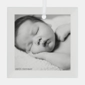 Modern Minimalist Baby Photo Birth Year Christmas ガラスオーナメント (裏面)