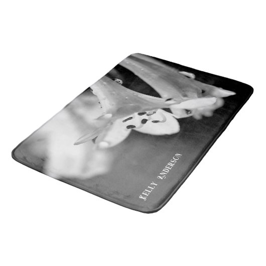 Modern Minimalist Black & White Flower with ursign バスマット (アングル)