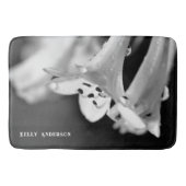 Modern Minimalist Black & White Flower with ursign バスマット (正面)