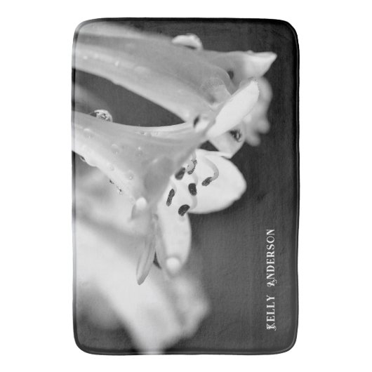 Modern Minimalist Black & White Flower with ursign バスマット (正面縦)