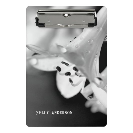 Modern Minimalist Black & White Flower with ursign ミニクリップボード (正面)