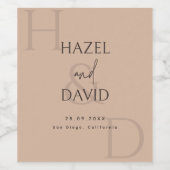 Modern Minimalist Brown Monogram Wedding ワインラベル (シングルラベル)
