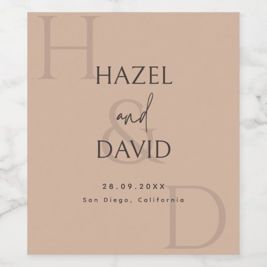 Modern Minimalist Brown Monogram Wedding ワインラベル (シングルラベル)