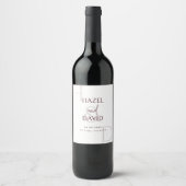 Modern Minimalist Burgundy Monogram Wedding Wine ワインラベル (正面)