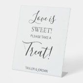 Modern Minimalist Dessert Table "Love is Sweet"  台座サイン (正面)