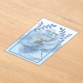 Modern Minimalist Gold and Blue Poppy アクリル招待状 (レイダウン)