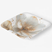 Modern Minimalist Gold and White Wedding ペーパープレート (傾斜あり)