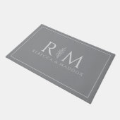 Modern Minimalist Monogram Door Mat ドアマット (アングル)