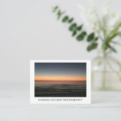 Modern Minimalist Social Media Photographer  名刺 (スタンド正面)