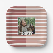 Modern Minimalist Striped 30th Birthday Photo ペーパープレート (正面)