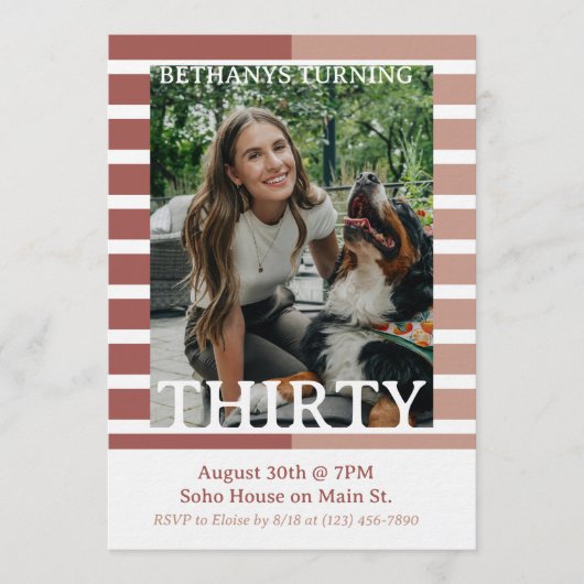 Modern Minimalist Striped Thirtieth Birthday Photo 招待状 (正面)