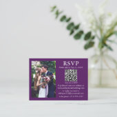 Modern Minimalist Wedding Photo Purple QR Code RSV エンクロージャーカード (スタンド正面)