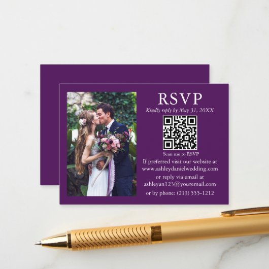 Modern Minimalist Wedding Photo Purple QR Code RSV エンクロージャーカード (正面/裏面インサイチュ)
