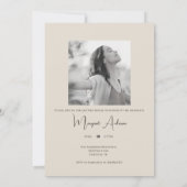 Modern Minimalist White and Brown Photo Graduation 招待状 (裏面)