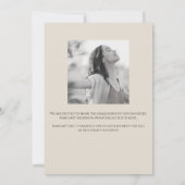 Modern Minimalist White and Brown Photo Graduation 案内状 (裏面)