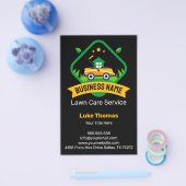 Modern Minimalist Yellow Green Lawn Mowing Logo チラシ (シングル)