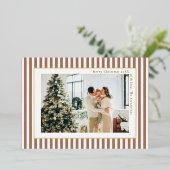 Modern Mocha Brown Stripes Photo Christmas Gold 箔シーズンカード (立ち正面)