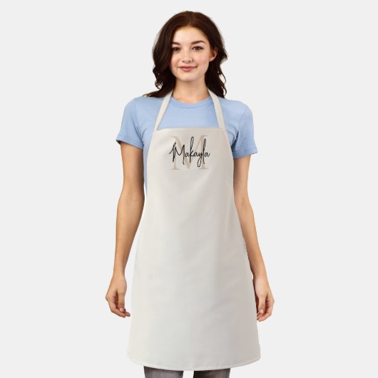 Modern Monogram  Apron エプロン (着用した状態)